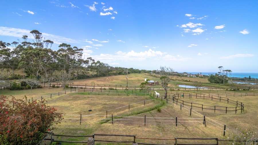 5 Bedroom Property for Sale in Sunrise On Sea Eastern Cape